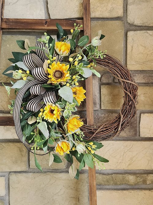 WR1001 Sunflower Shine Wreath