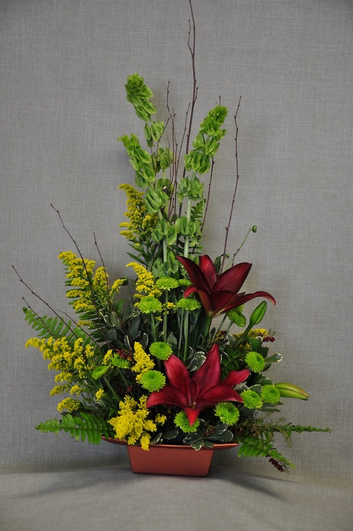 E1004 Asiatic Lilies & Bells of Ireland