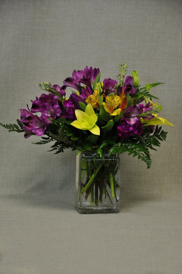 E1016 Spring Mix Flower Arrangement