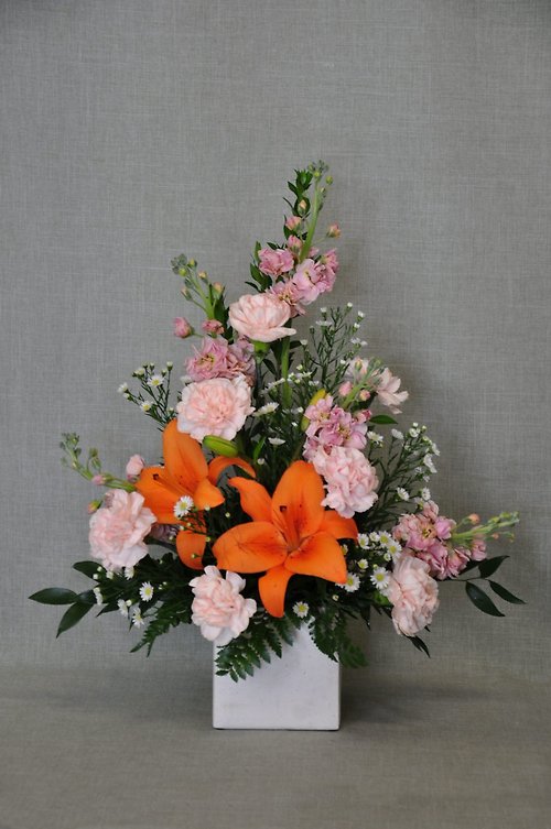 E1013 Lilies and Mixed Flowers