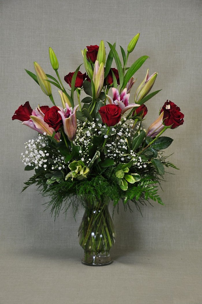 A1003 Dozen Red Roses & Stargazer Lilies